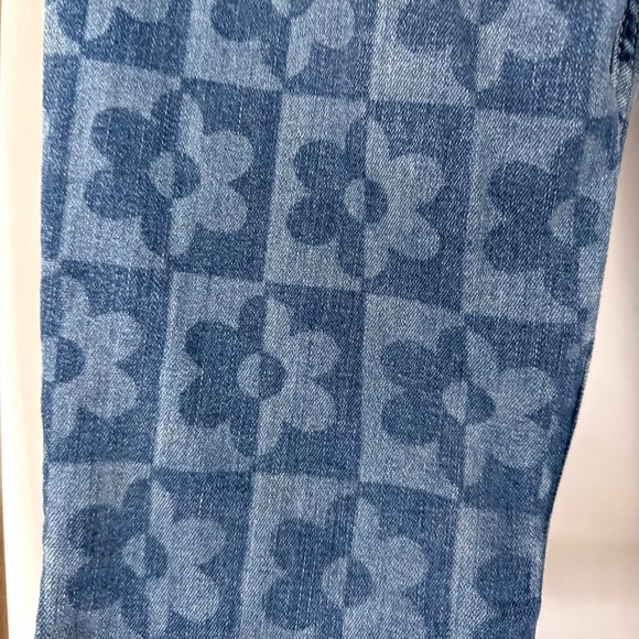 Hollister Women’s High-Rise Geometric Floral Jeans, Size 25 - Picture 3 of 5